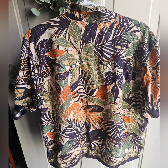 Simons Leaf Pattern Shirt in Green and Tan - Picture 3 of 3